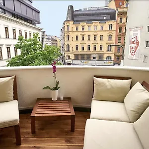 Apartment Centre Klimts Balcony, Vienna