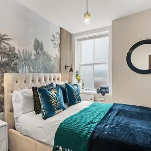  Apartment Newley Refurbished - Stylish 3 Bed Abode In - Sleeps 7 United Kingdom
