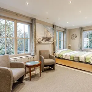 https://ravissante-suite-au-calme-a-10mins-de-laeroport-de-charleroi.brusselshotelsbook.com