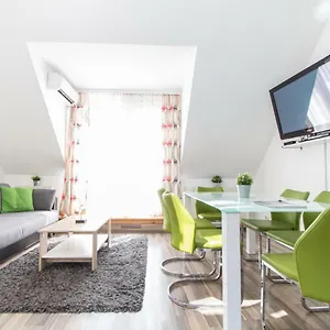 Karmeliter Flat | Contactless Check-in شقة